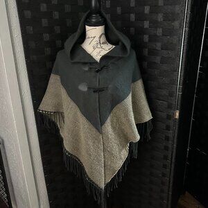 Women's Loose Fitting Poncho Cape Shawl Horn Buttons Retro Vintage V neck